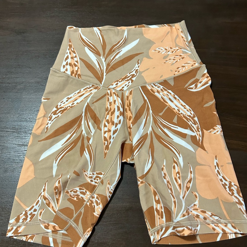 High-Waist Women's Bike Shorts in Tan and Cream Leaf Print